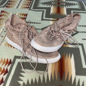Super cute fringe high tops